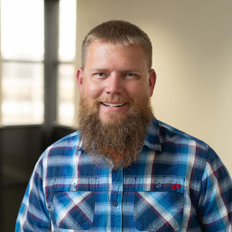 Andrew Thomas headshot
